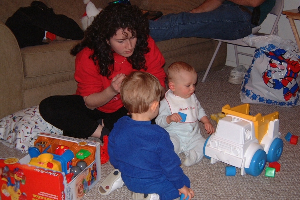 Hildebrand Christmas ScreenSaver/1024x768_2000-12-21-15  Chance and Vale play.jpg